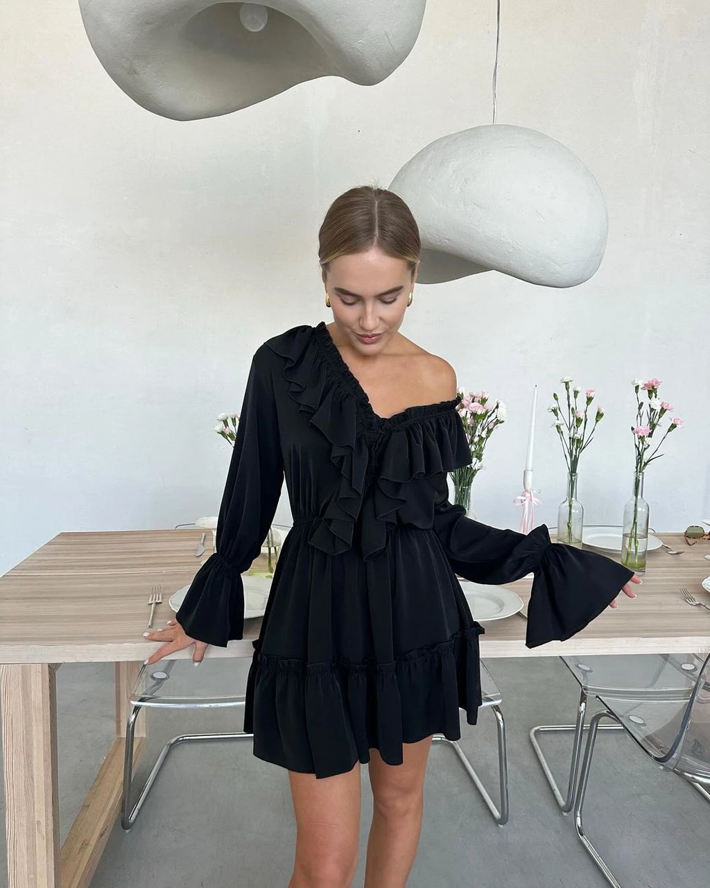 S/S 25' Ruffled V-Neck Mini Dress